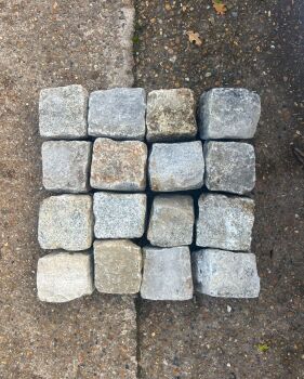 Reclaimed Granite Cobbles per 1 ton bag