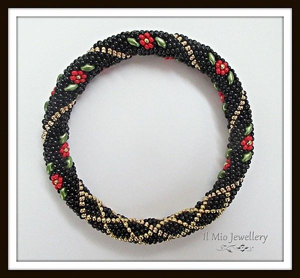 Red Rose and Trellis duo bangle pattern and instructions to make the bangle.