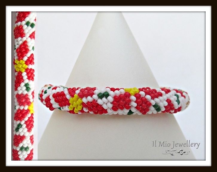 Christmas poinsettia bracelet pattern