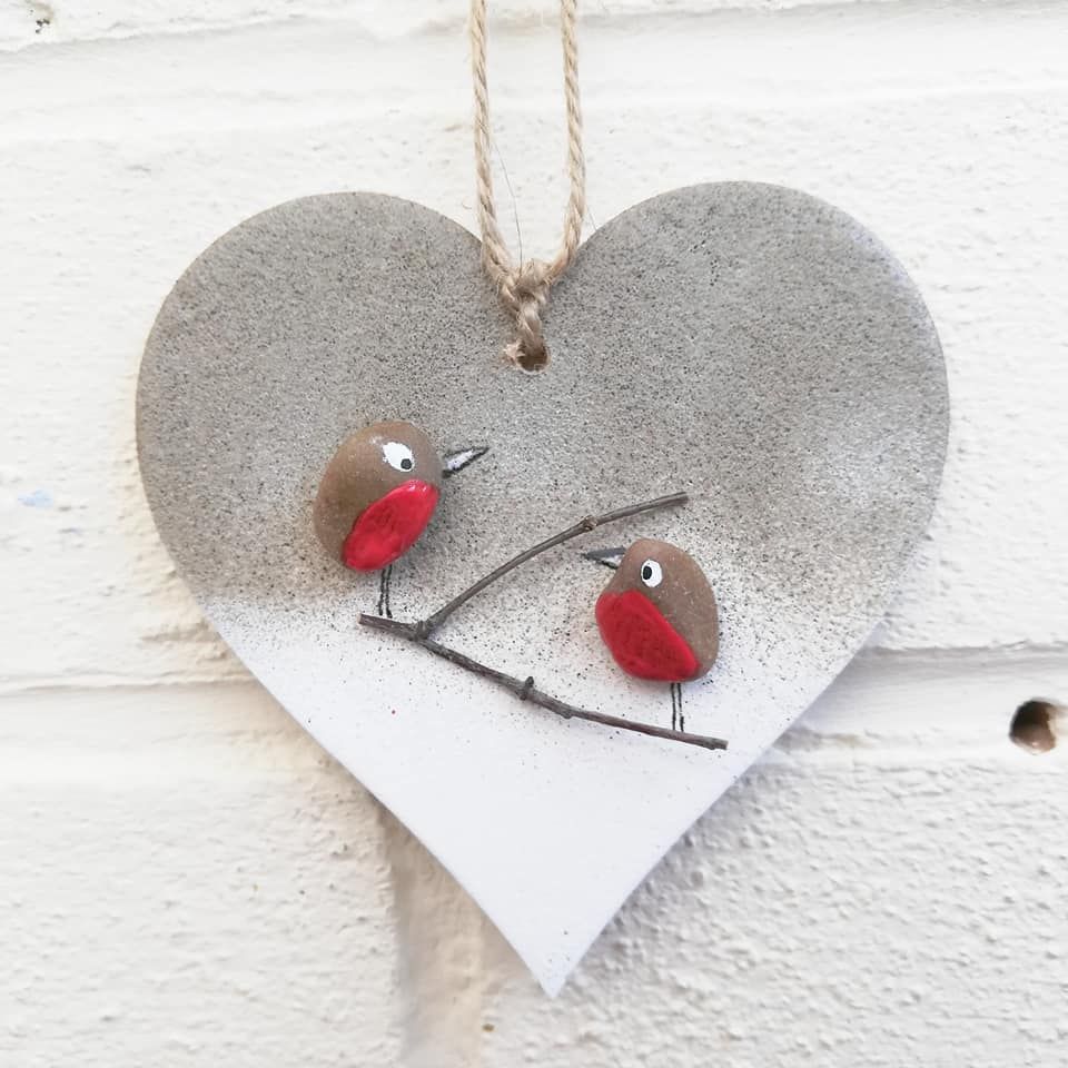 Robin Pebble Art Hanging Wood Heart Decorative Bauble