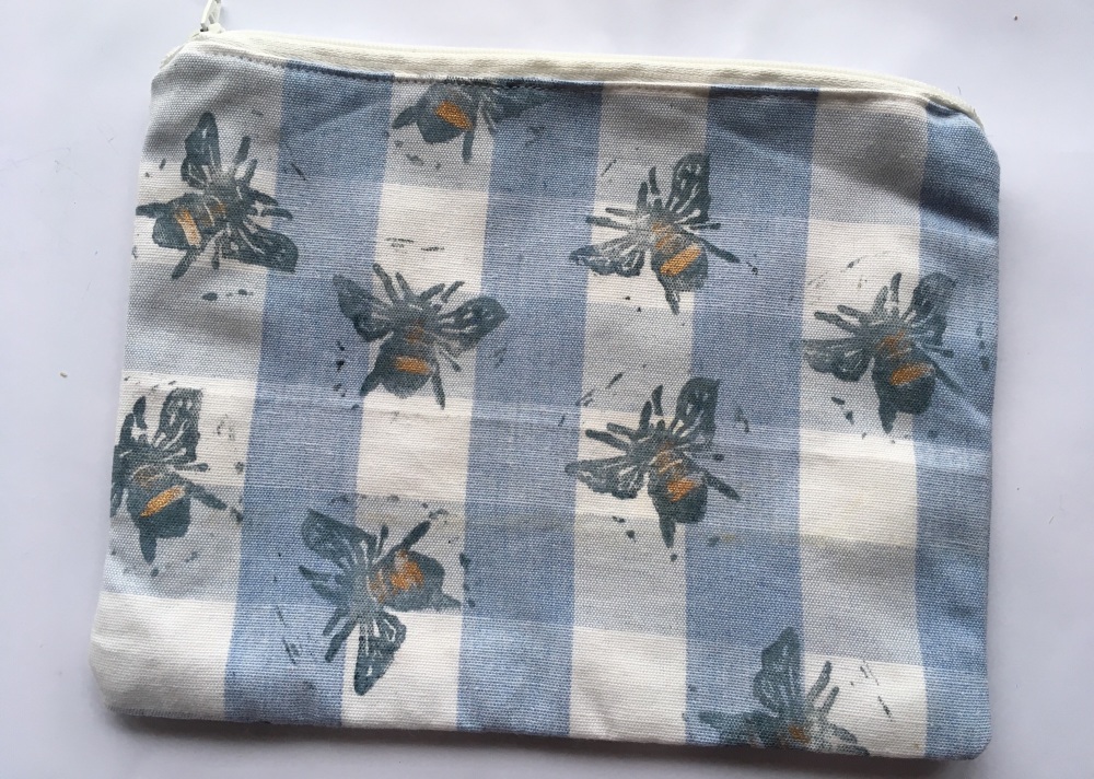 Bumble bee make up purse 