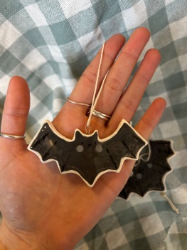 Bat hanger