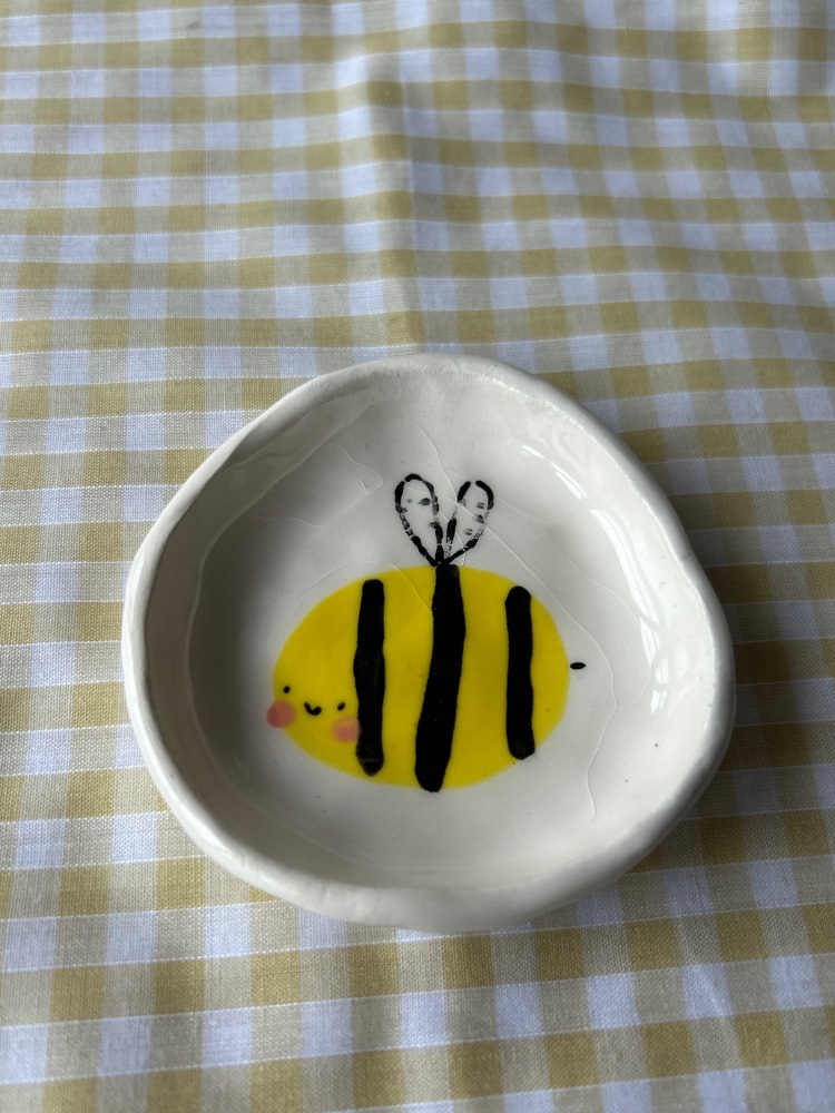 Bee dish