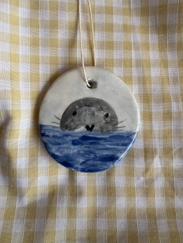 Seal ceramic hanging