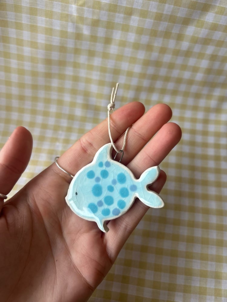 Spotty fish hanger