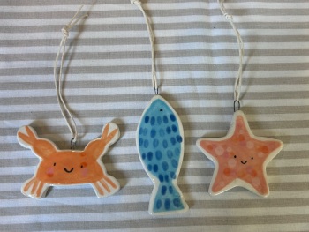 Fish, crab and starfish hanger set