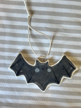 Bat hanger