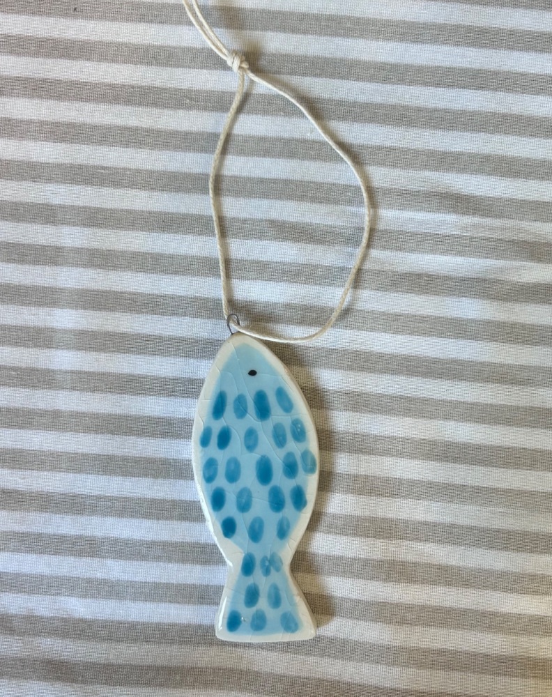 Fish hanger