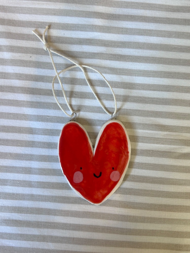 Smiley heart hanger ( red )