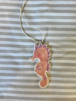 Seahorse hanger (pink)