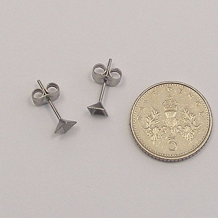 <!--050-->Ear Studs - Cup and post