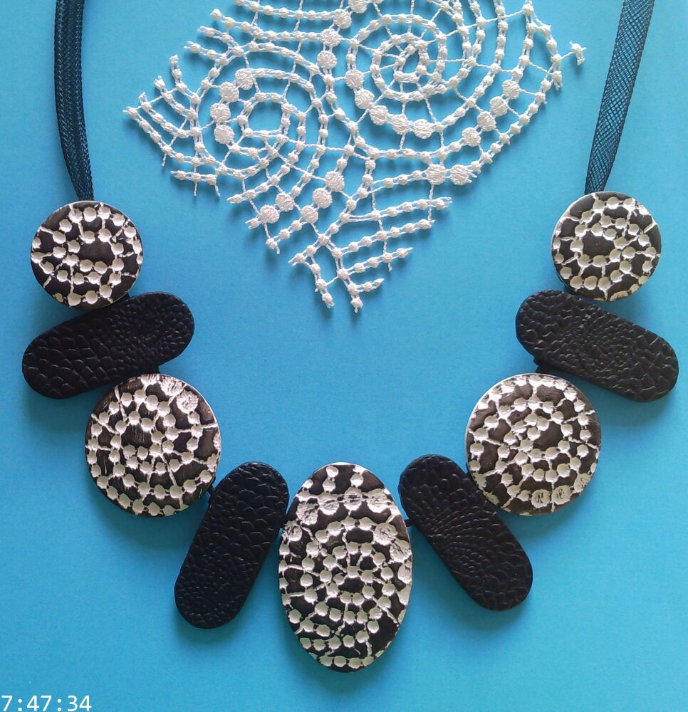 L 012) White Spiral Lace