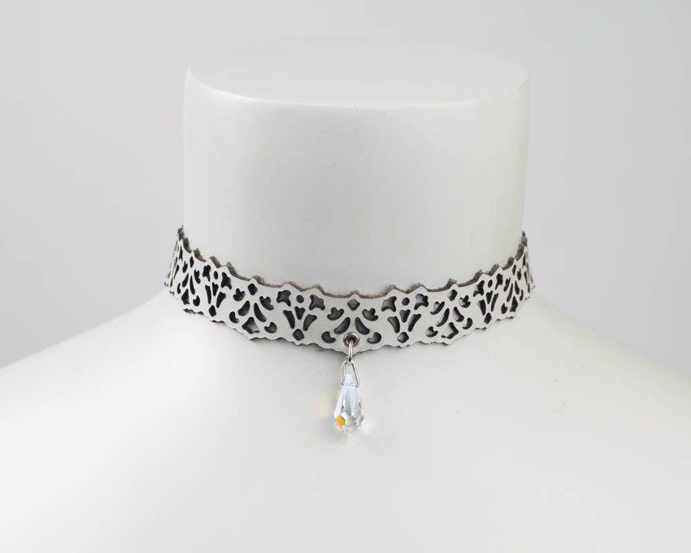Leather lace choker in Black , Dark red or White with Swarovski drop bead
