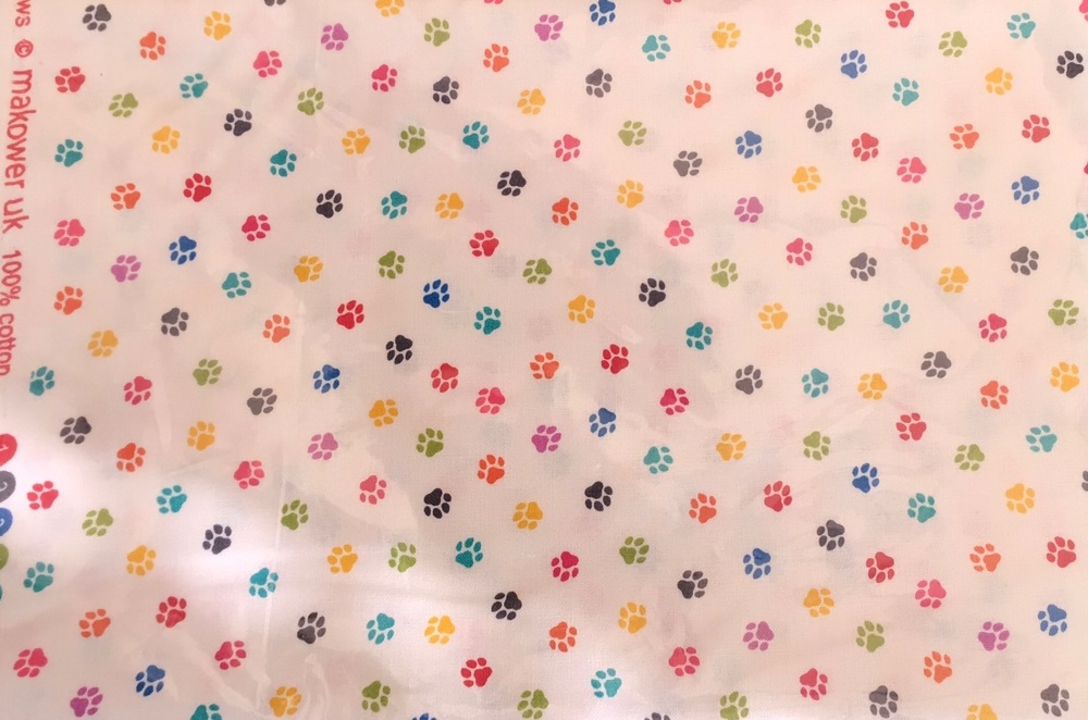 Makower | Furry Friends | Paw Prints on Light Cream (&pound;12 metre)