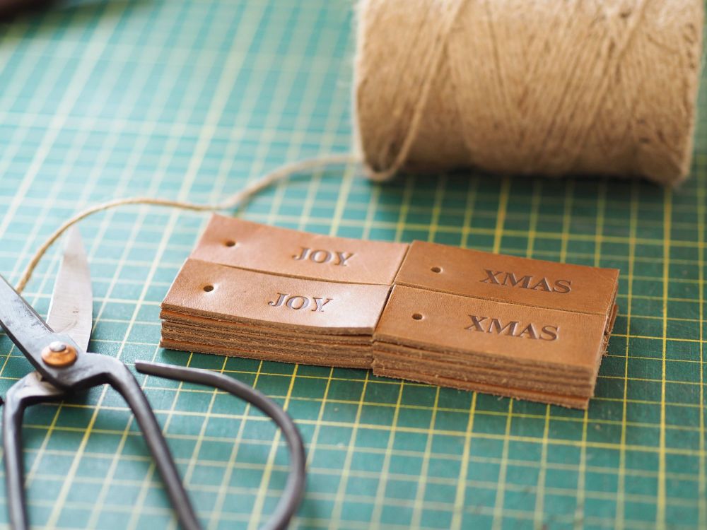 Handmade Leather Custom Tags - Set of 10 - Reusable Gift Tags, Wedding Favour Tags - Tan Brown