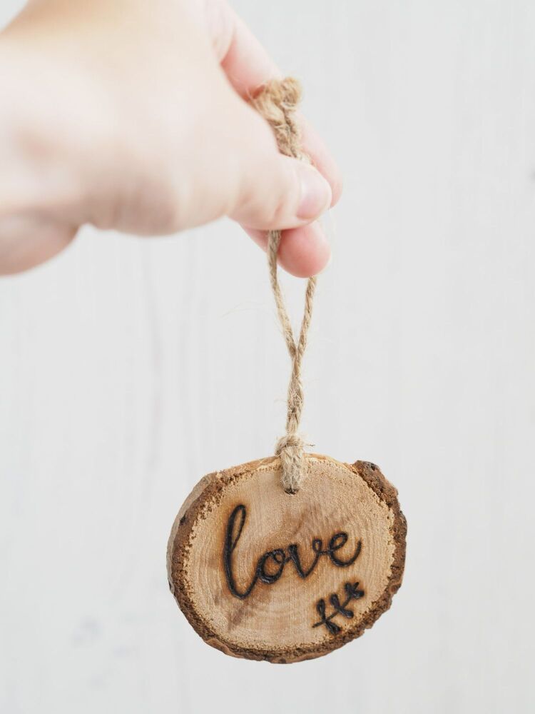 Wood Slices Small Hanging D&eacute;cor - love - Super Seconds