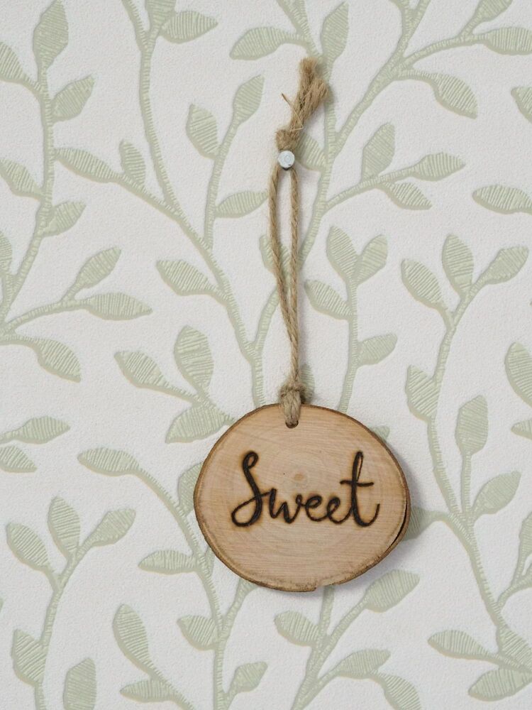 Wood Slices Small Hanging D&eacute;cor - sweet - Super Seconds