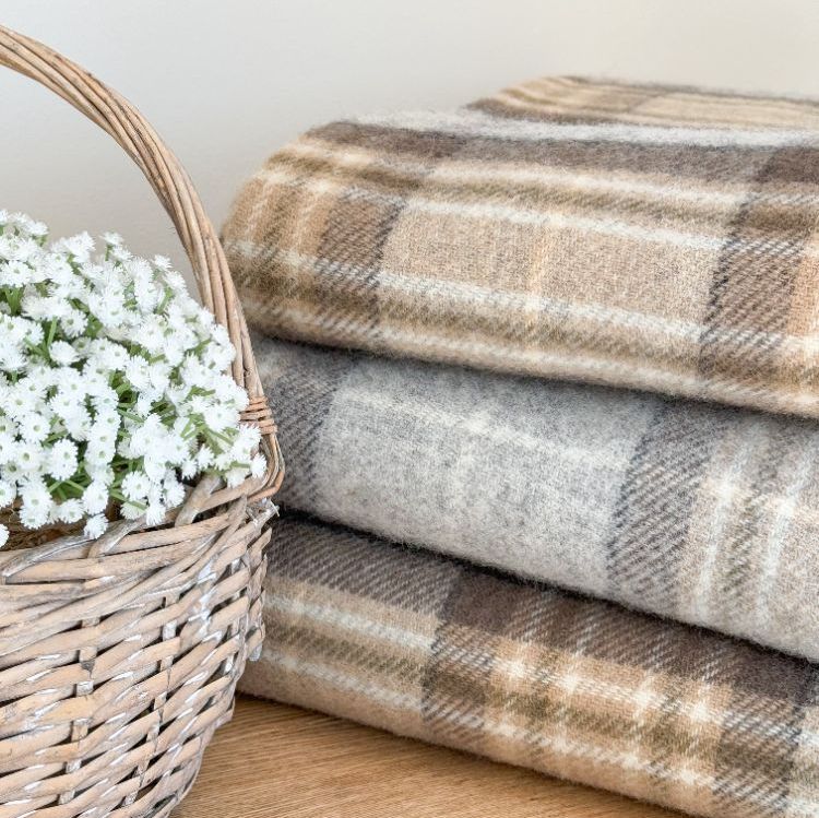<!--003--> Throws - Warm + Cosy