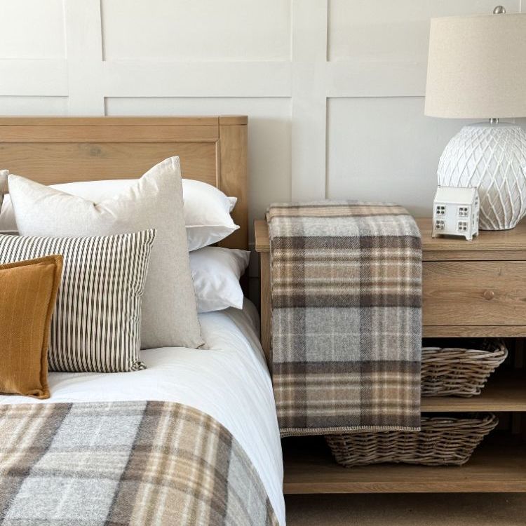 <!--001-->Throws & Cushions