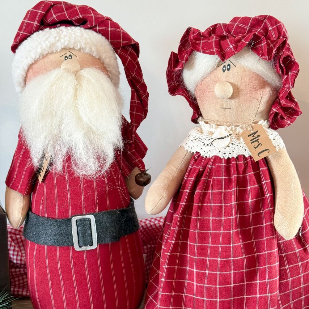 Mrs + Mrs Claus - Primitive Christmas Home