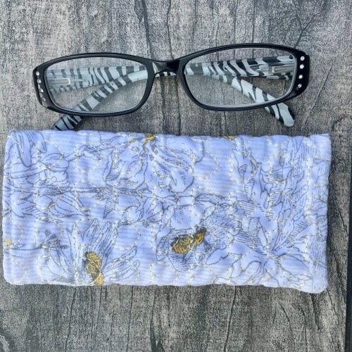 Bees and Flowers quilted glasses case