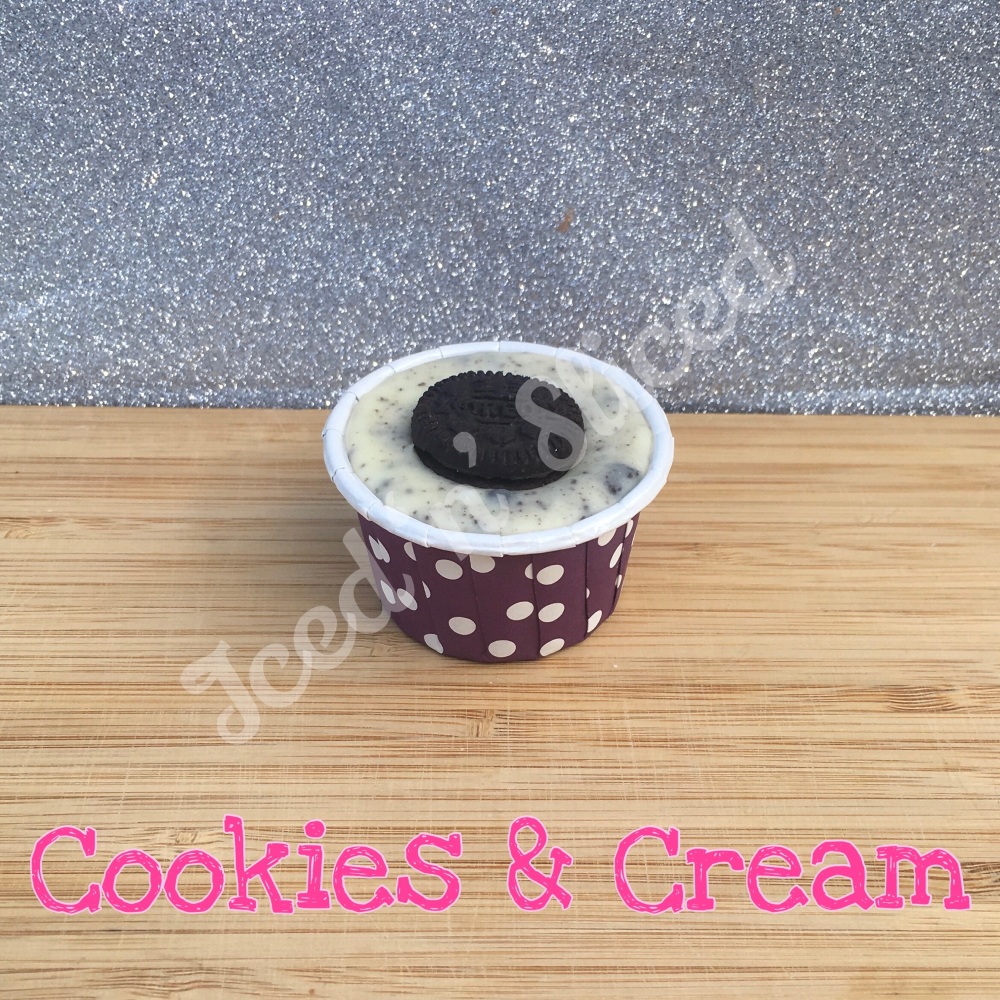 Cookies & Cream mini fudge cup