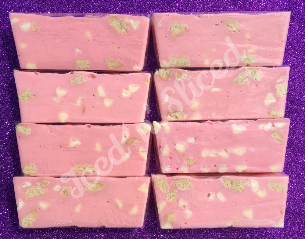 Strawberry Shortbread fudge bar (1/6)