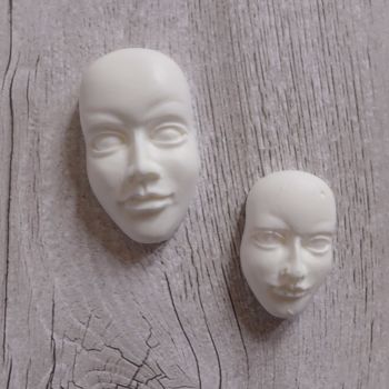 White Resin Faces (R7004)