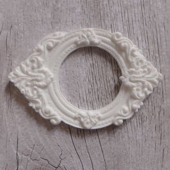 White Resin Frame (R7006)