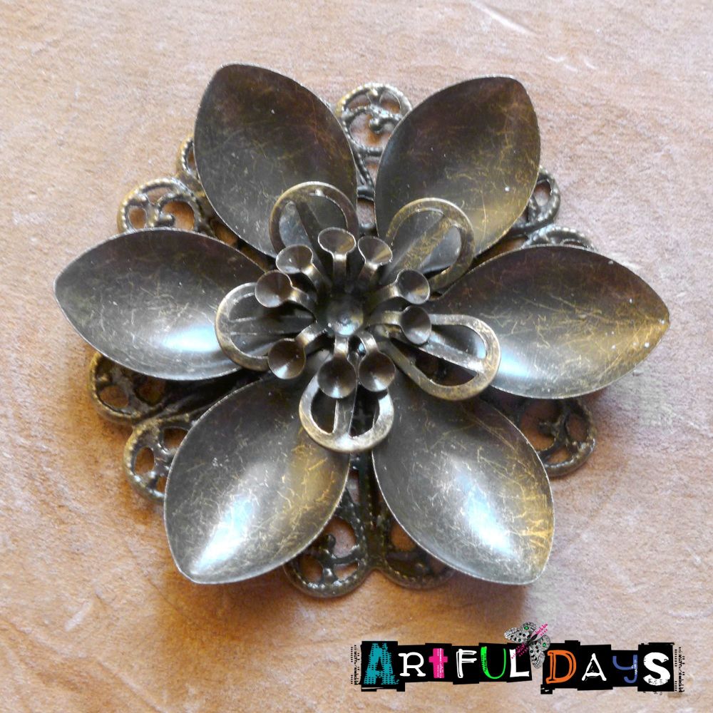 Six Petal Bronze Metal Flower (C112)
