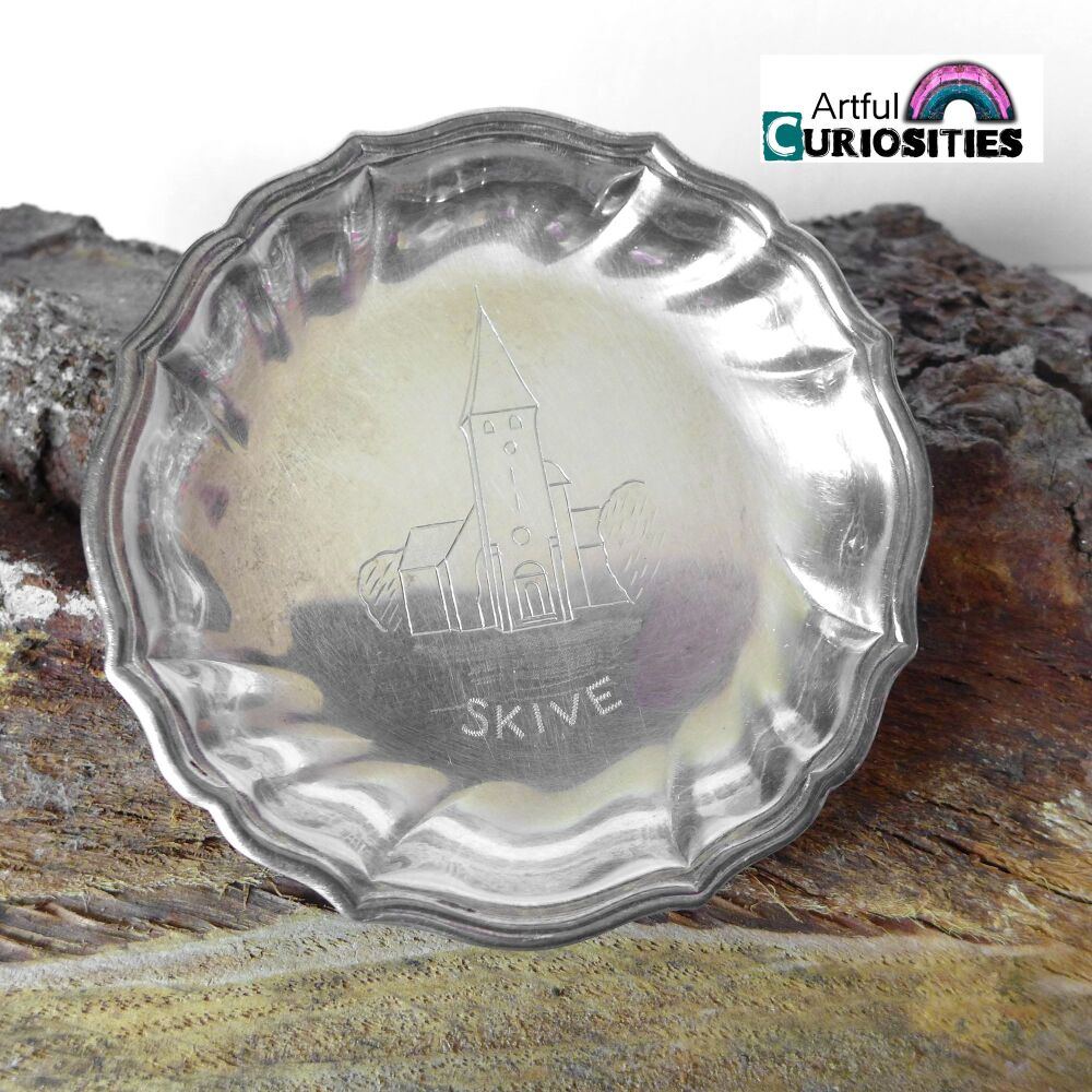 Surfaces - Small Silver Metal Plate  - AC057