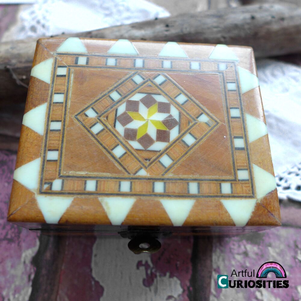 Boxes for Altering - Small Decorative Wooden Box - AC125