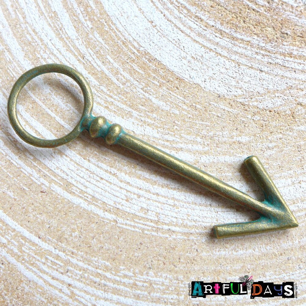 Large Patina Looped Arrow (C124)