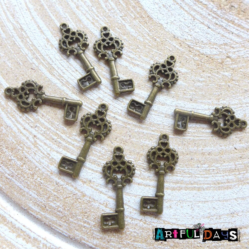 Small Decorative Bronze Keys (C129)