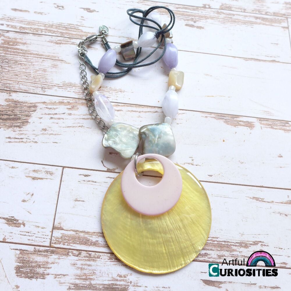 Jewellery - Beaded Shell Pendent Necklace - AC254