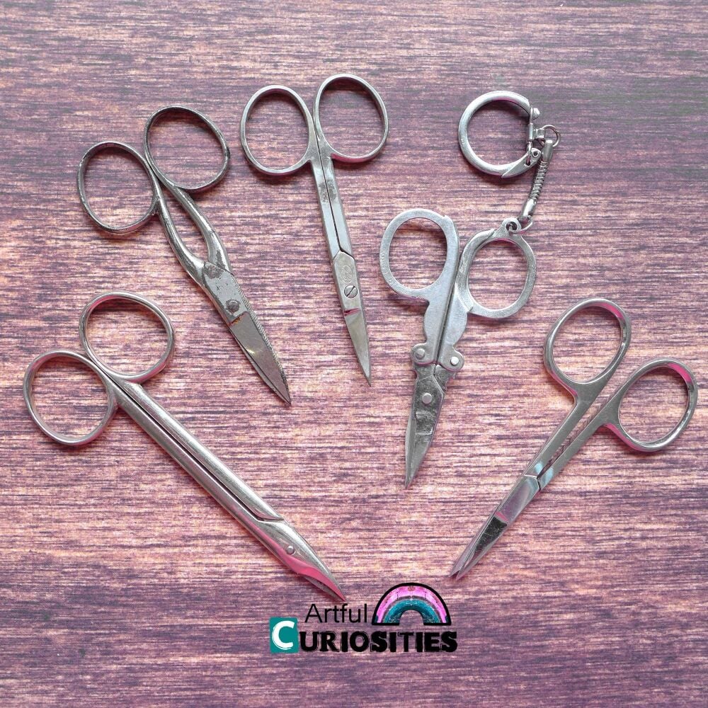 Tools - 5 Pairs of Small Scissors- AC262