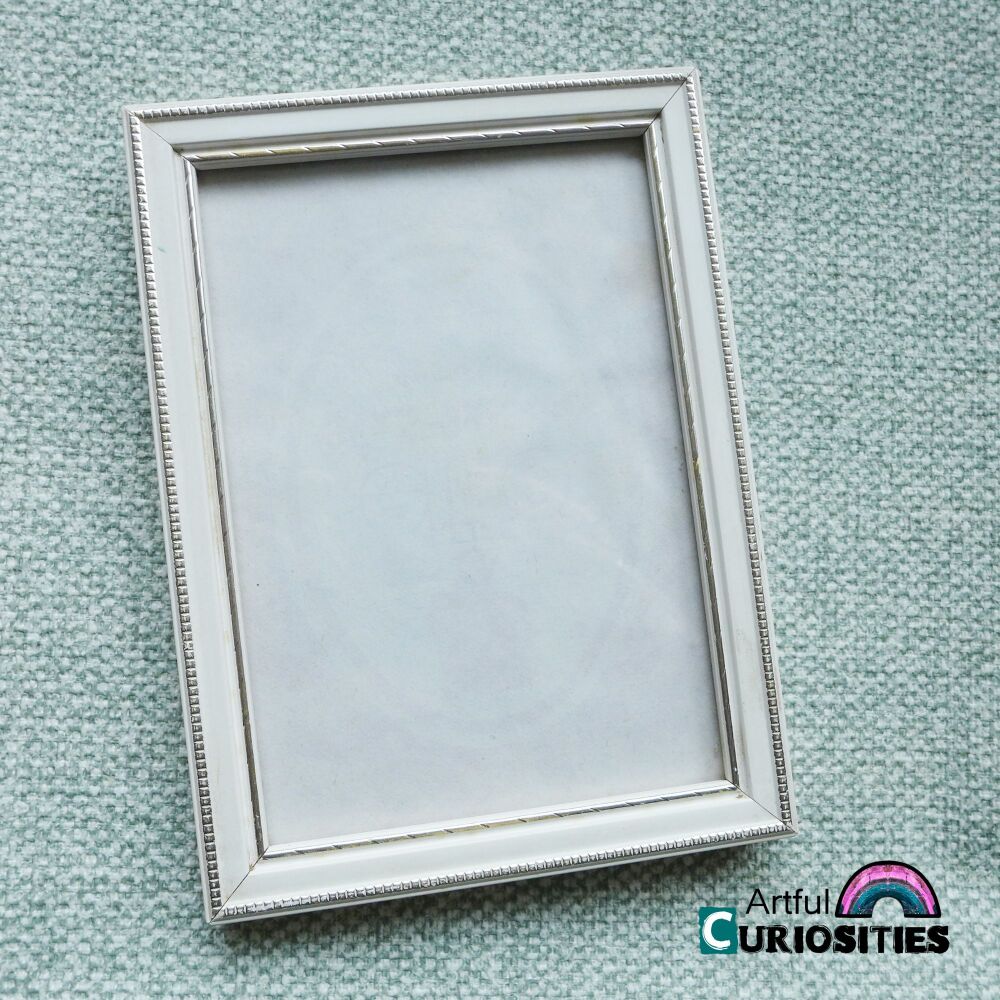 Frames -Small Cream & Silver Photo Frame - AC382