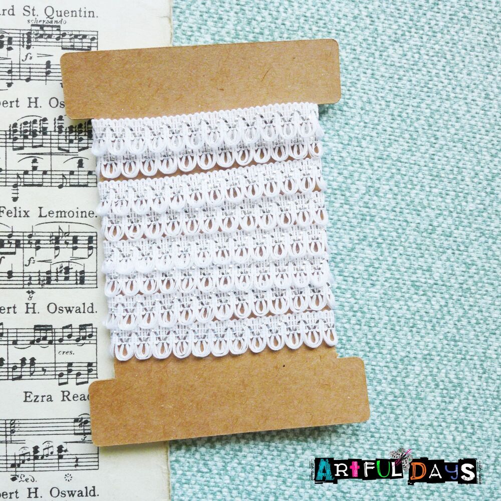 Lace Collection - 1m White/Silver Delicate loop Lace - 0218L
