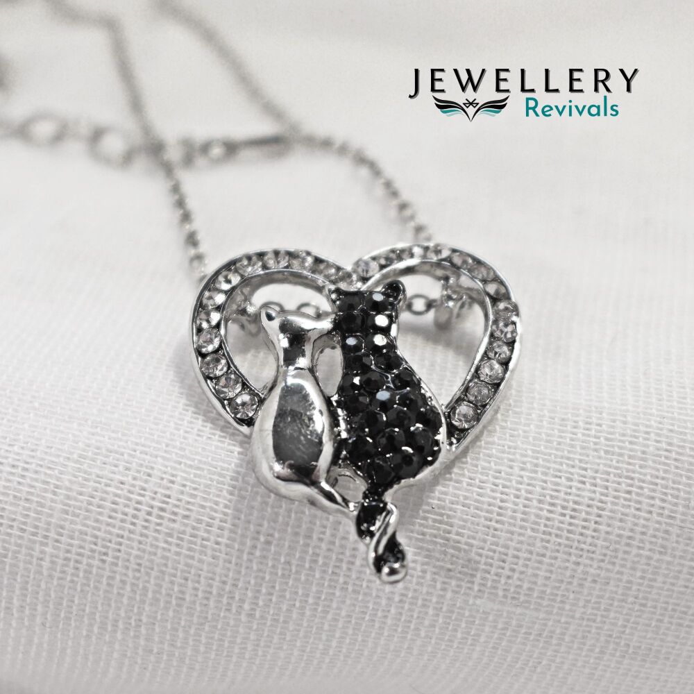 Silver Tone Pendant Necklace - Cat's Heart (JE001)