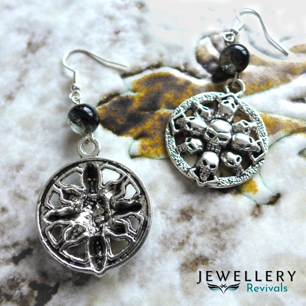 Spooktober - Silver Tone Skull Circle Earrings (JE002)
