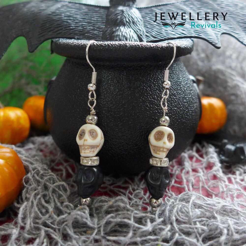 Spooktober - Silver Tone Black & White Skull Earrings (JE006)
