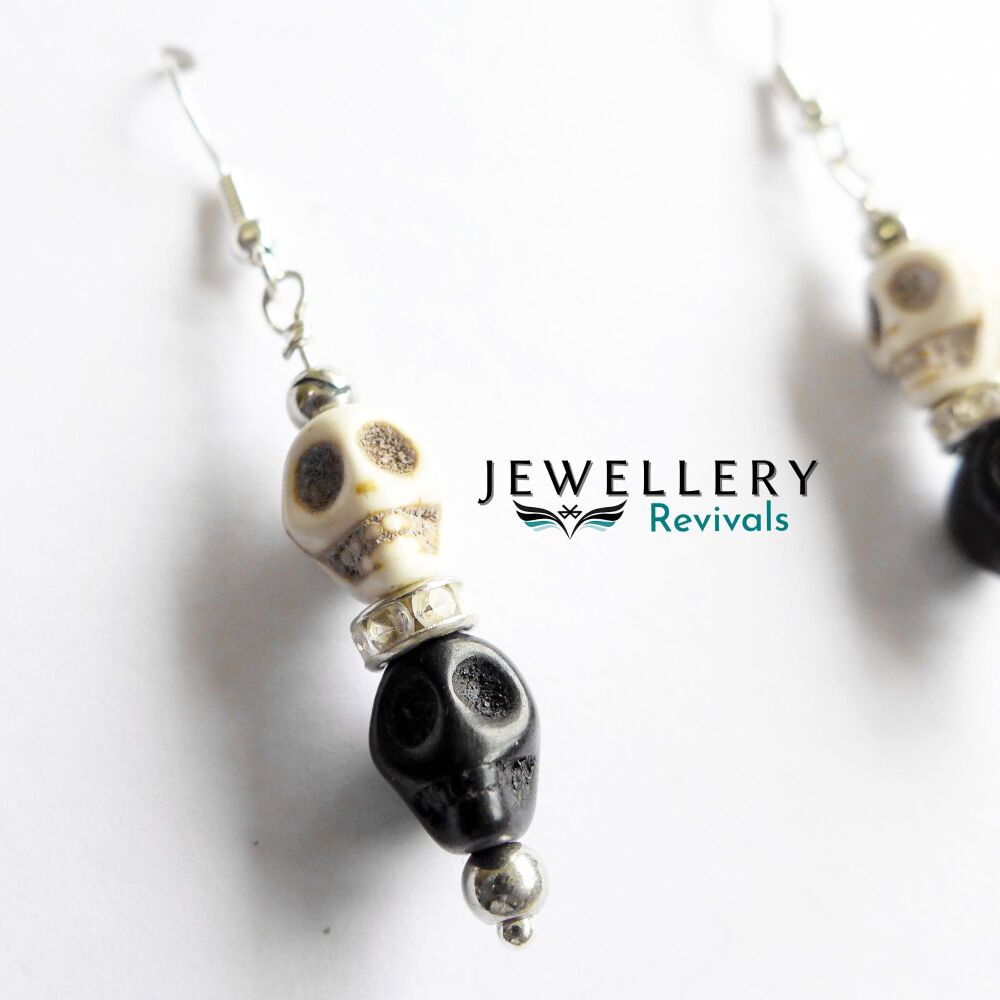 Spooktober - Silver Tone Black & White Skull Earrings (JE006)