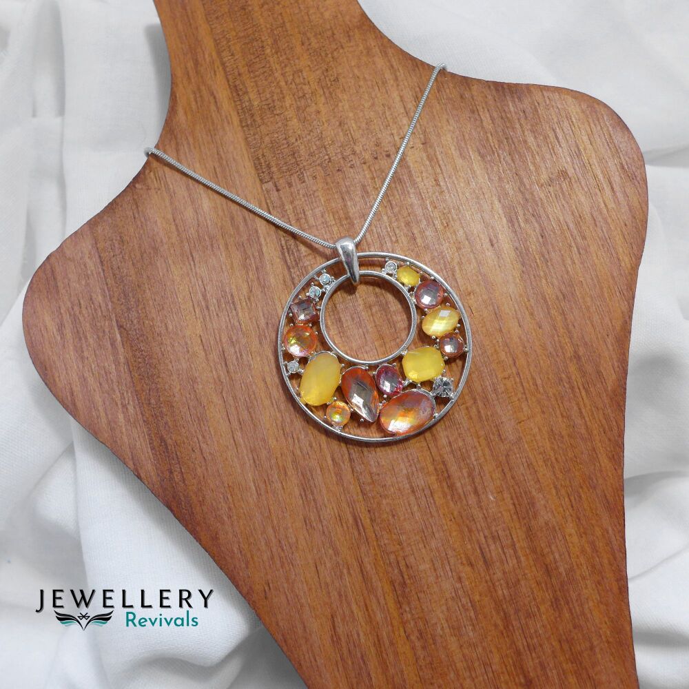 Silver Tone Circle Pendant Necklace (JE016)