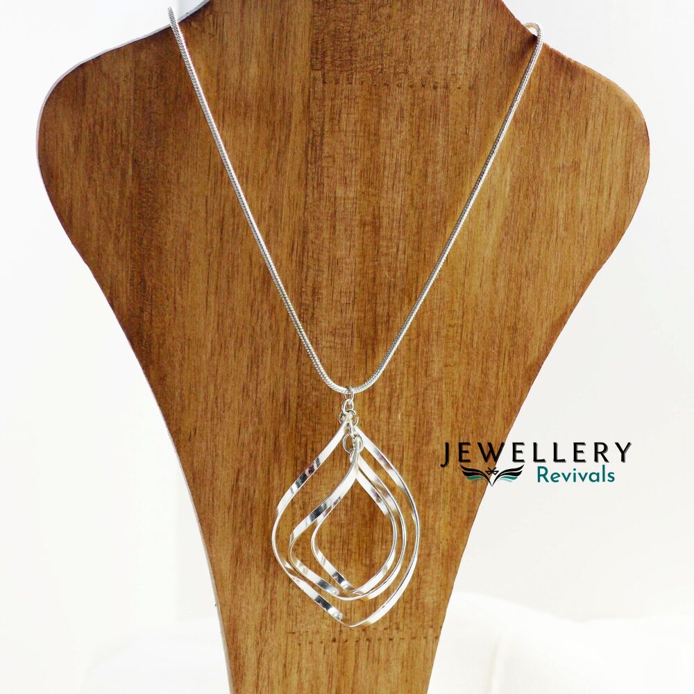 Silver Tone Curved Layer Pendant Necklace (JE030)