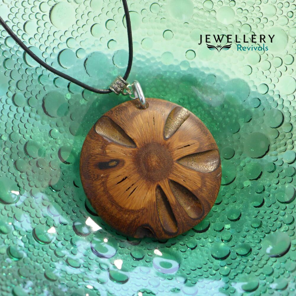 Banksia Pod Pendant Necklace (JE034)