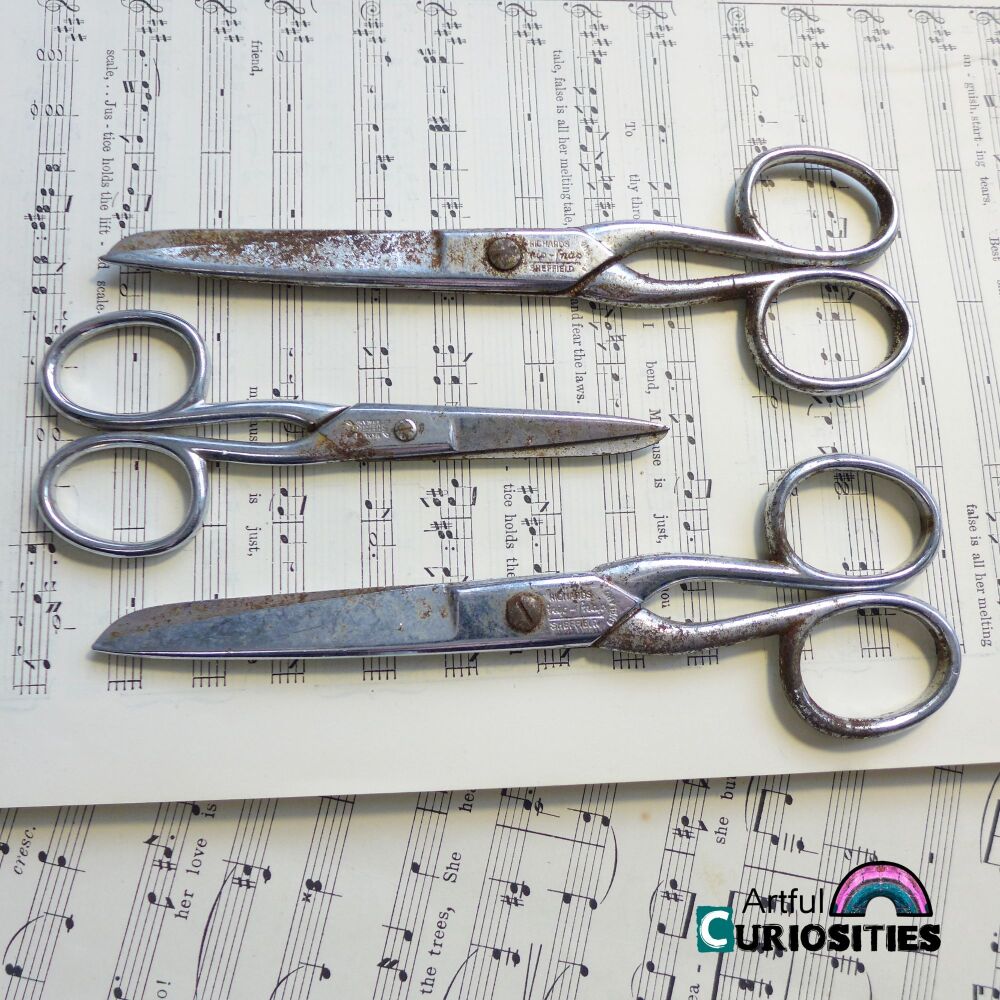 Rusty Stuff - 3 Old fashioned Pairs of Scissors - AC400