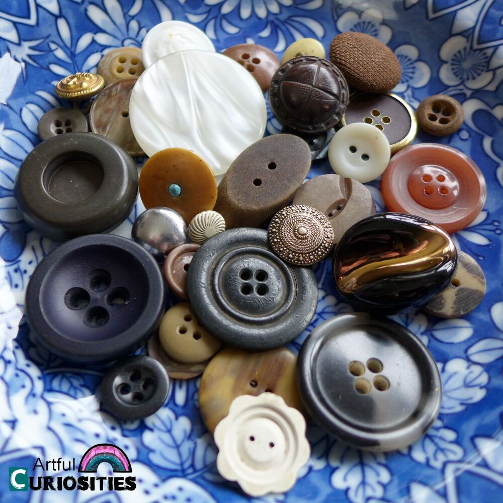 Buttons - Old Vintage Buttons Browns/Neutrals in colour - AC407