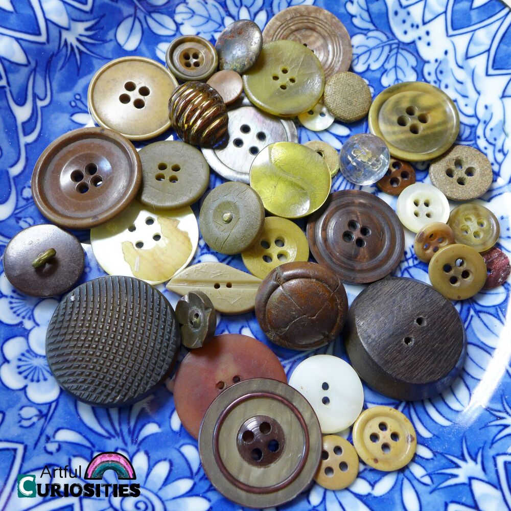 Buttons - Old Vintage Buttons Browns/Neutrals in colour - AC473