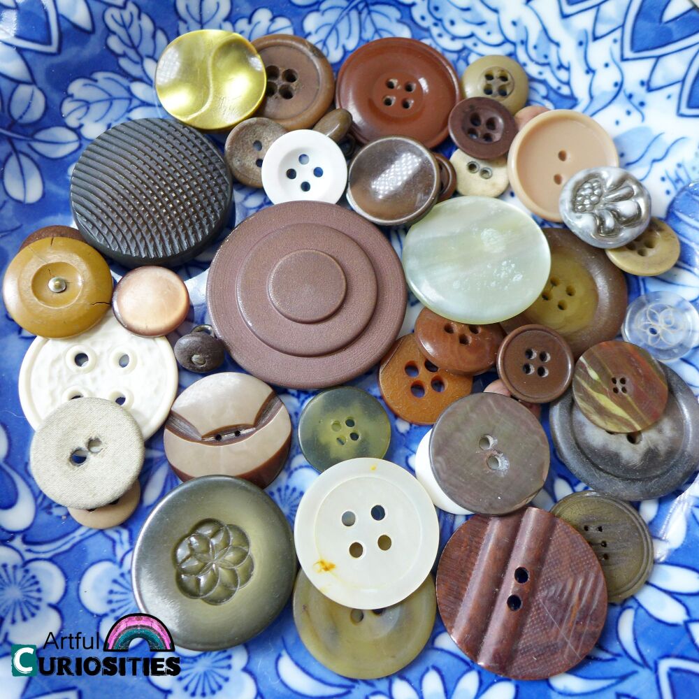 Buttons - Old Vintage Buttons Browns/Whites in colour - AC474