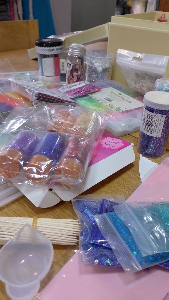 uv resin jewellery workshop Wednesday 29th October 6pm -8pm